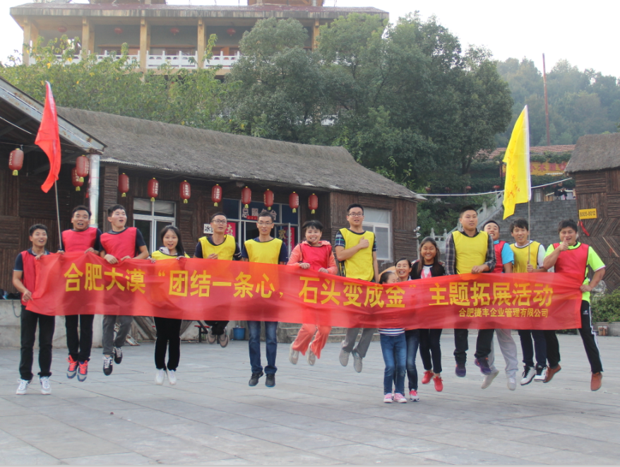 �Ϸʴ�Į���Ž�һ���ģ�ʯͷ��ɽ�������չ�